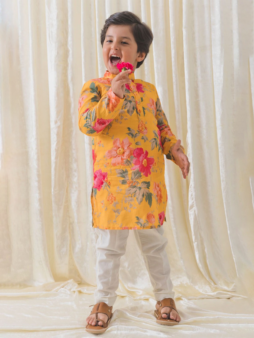 

Tiber Taber Boys Floral Printed Pure Cotton Kurta with Trousers, Yellow