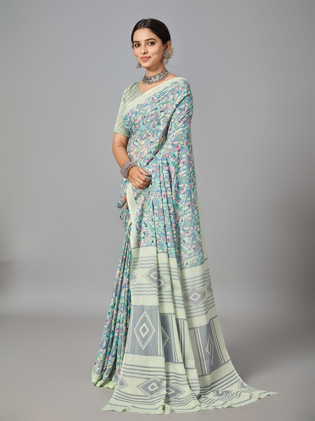 

VIRICA Floral Printed Saree, Green