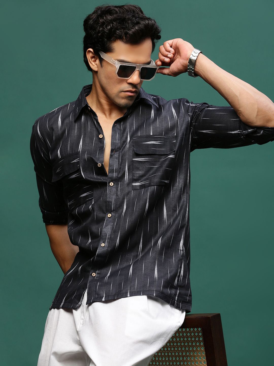 

Sangria Men Modern Spread Collar Abstract Printed Cotton Casual Shirt, Black