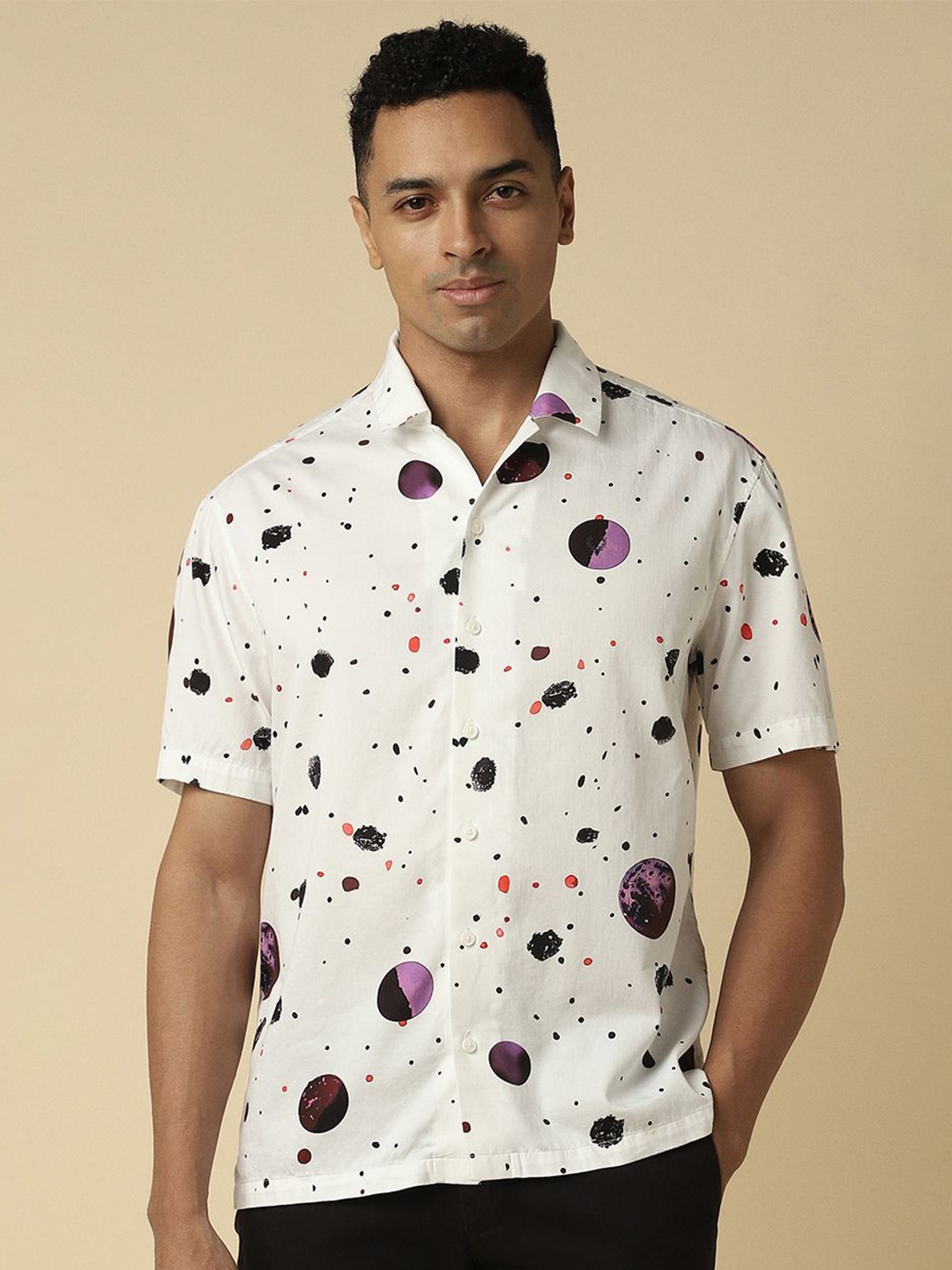 

Allen Solly Men Spread Collar Abstract Printed Cotton Casual Shirt, Off white