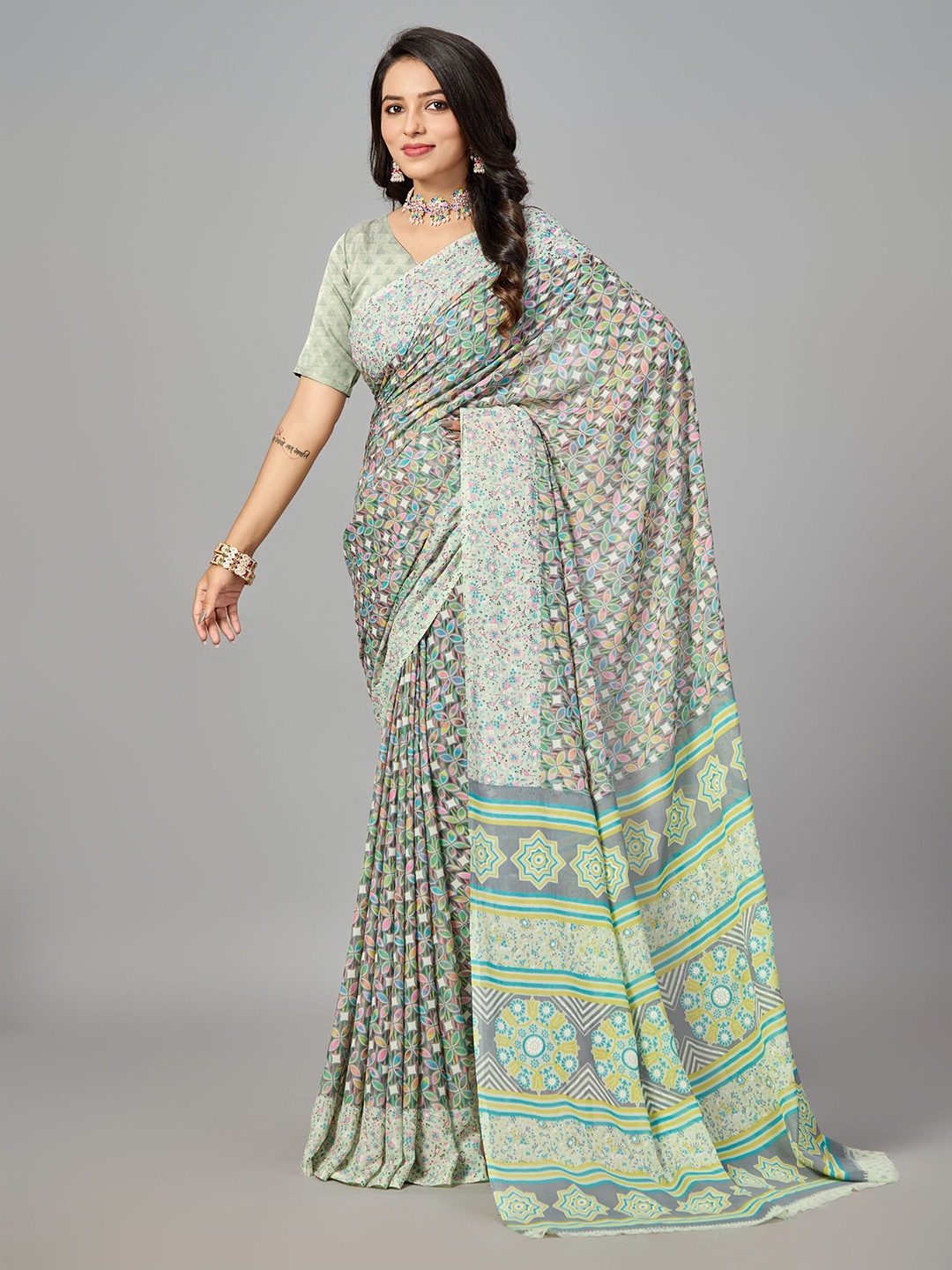 

VIRICA Ethnic Motifs printed Saree, Green