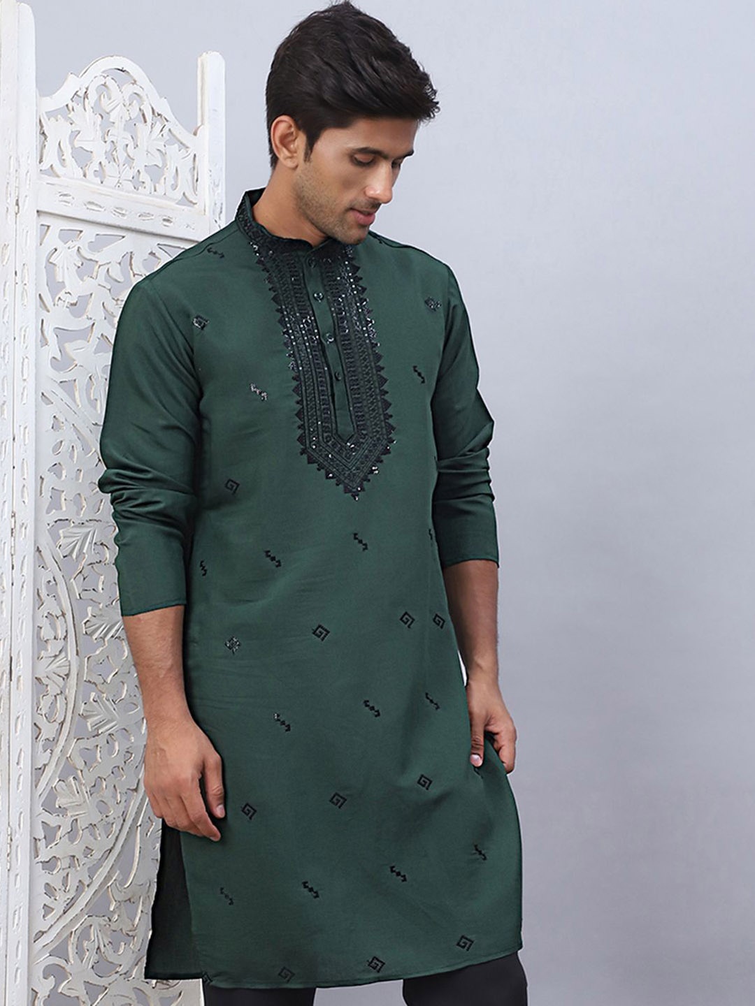 

Jompers Geometric Embroidered Sequinned Cotton Silk Straight Kurta, Olive