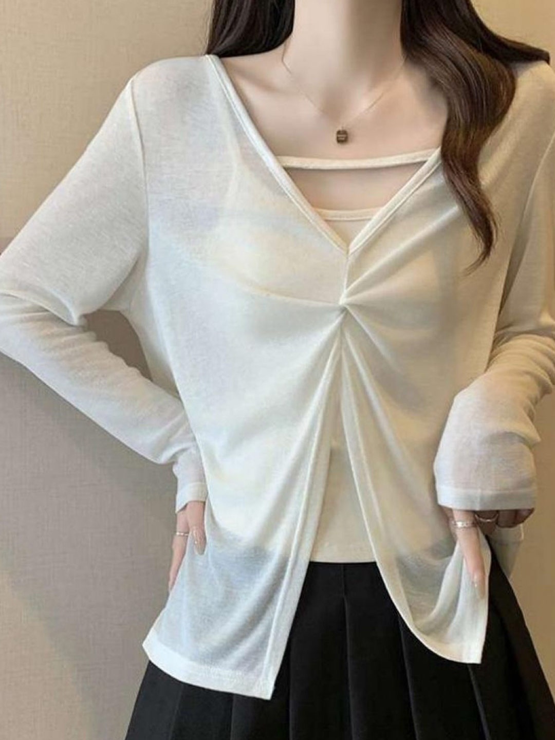 

KPOP Women V-Neck Extended Sleeves Top, White