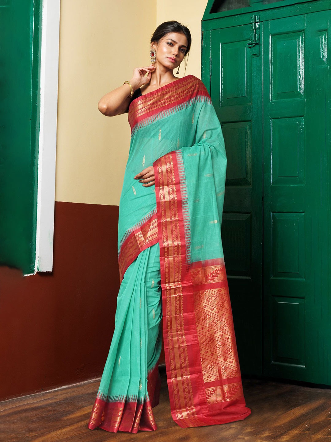 

Unnati Silks Woven Design Zari Pure Cotton Handloom Gadwal Saree, Turquoise blue