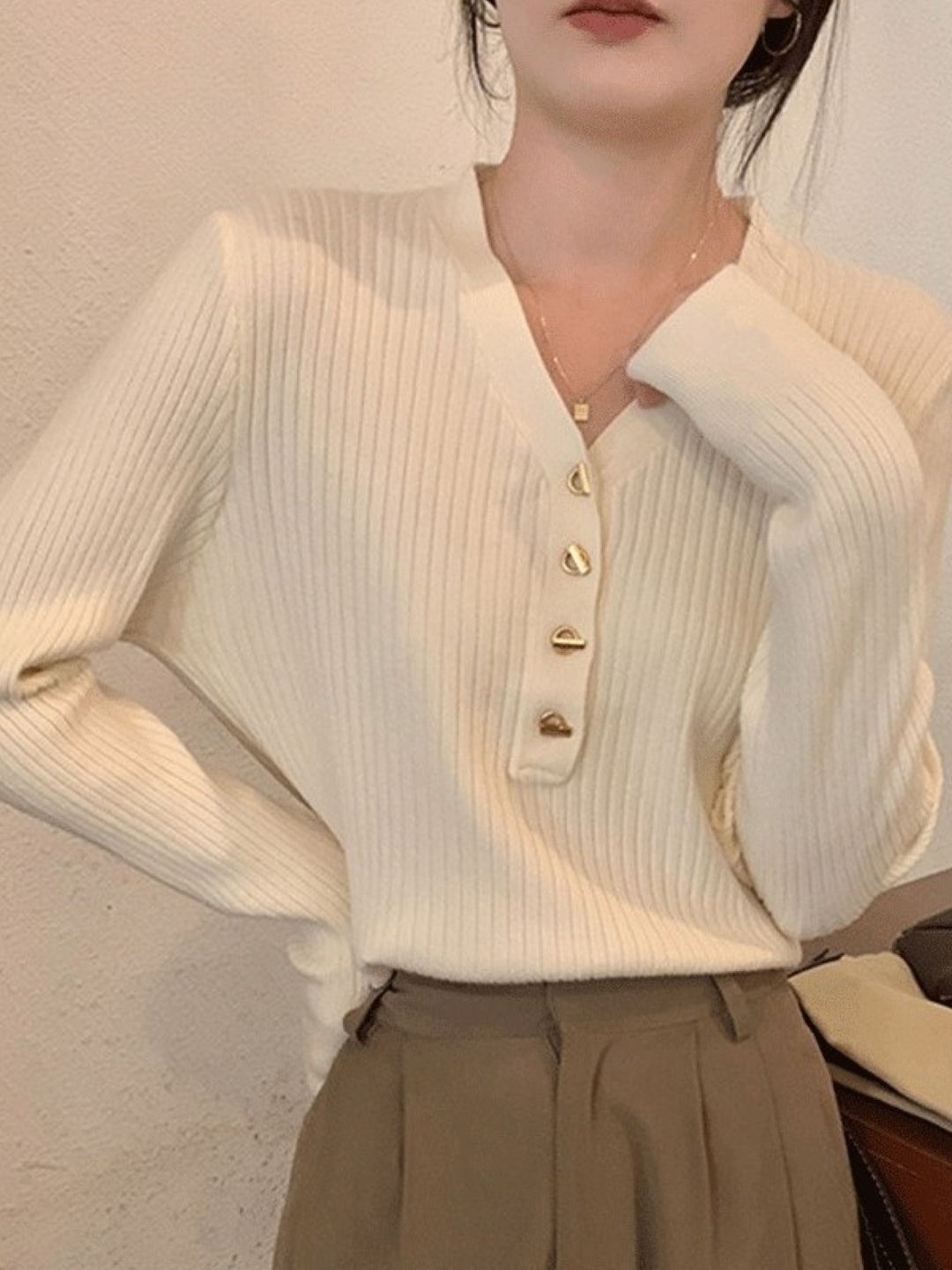 

HERE&NOW Extended Sleeves V-Neck Long Sleeves Top, Off white