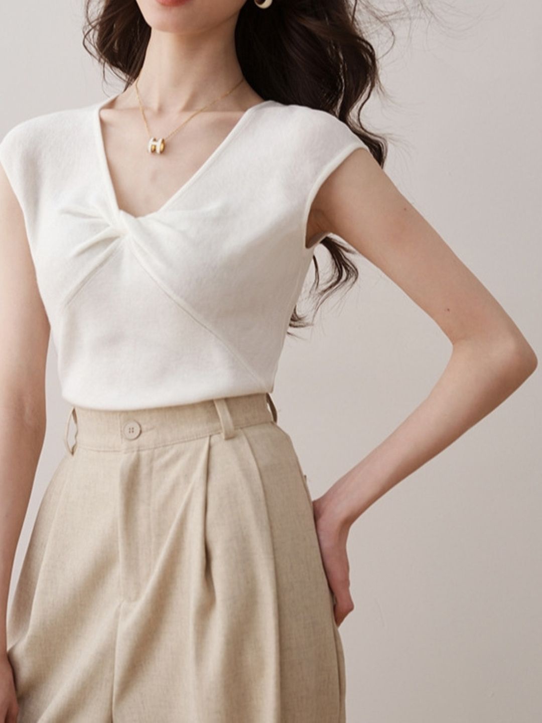 

KPOP V-Neck Sleeveless Solid Top, White