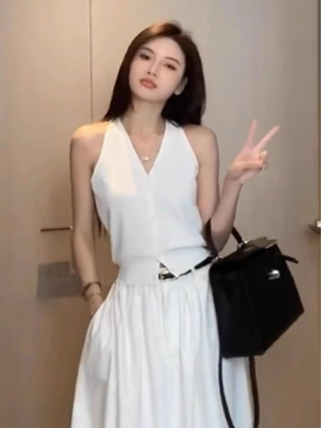 

HERE&NOW Women V-Neck Sleeveless Top, White