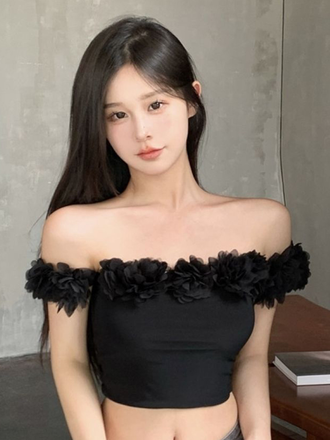 

HERE&NOW Off-Shoulder Sleeveless Crop Top, Black