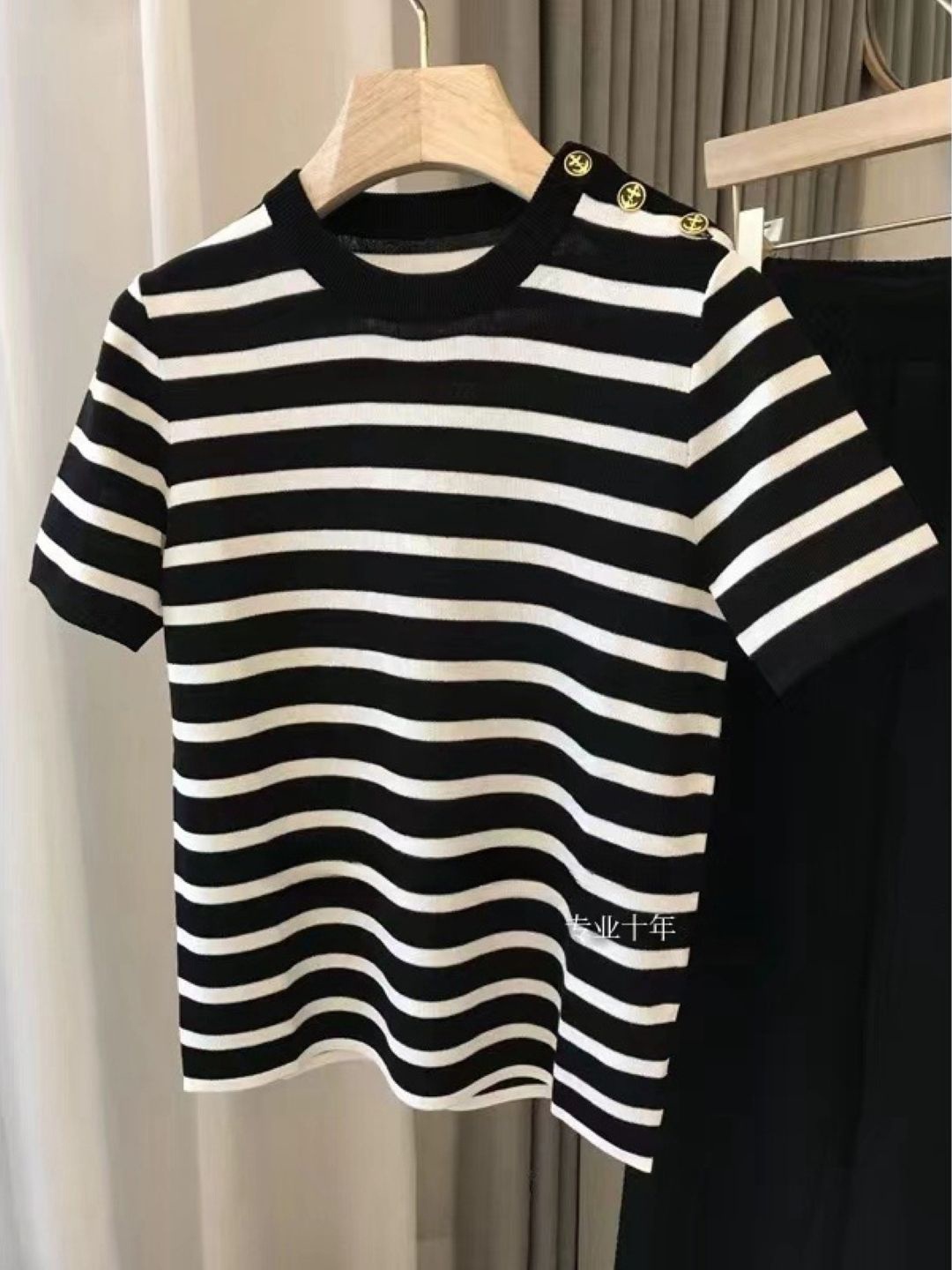 

KPOP Women Striped Round Neck Short Sleeves Horizontal Stripes Wool Top, Black