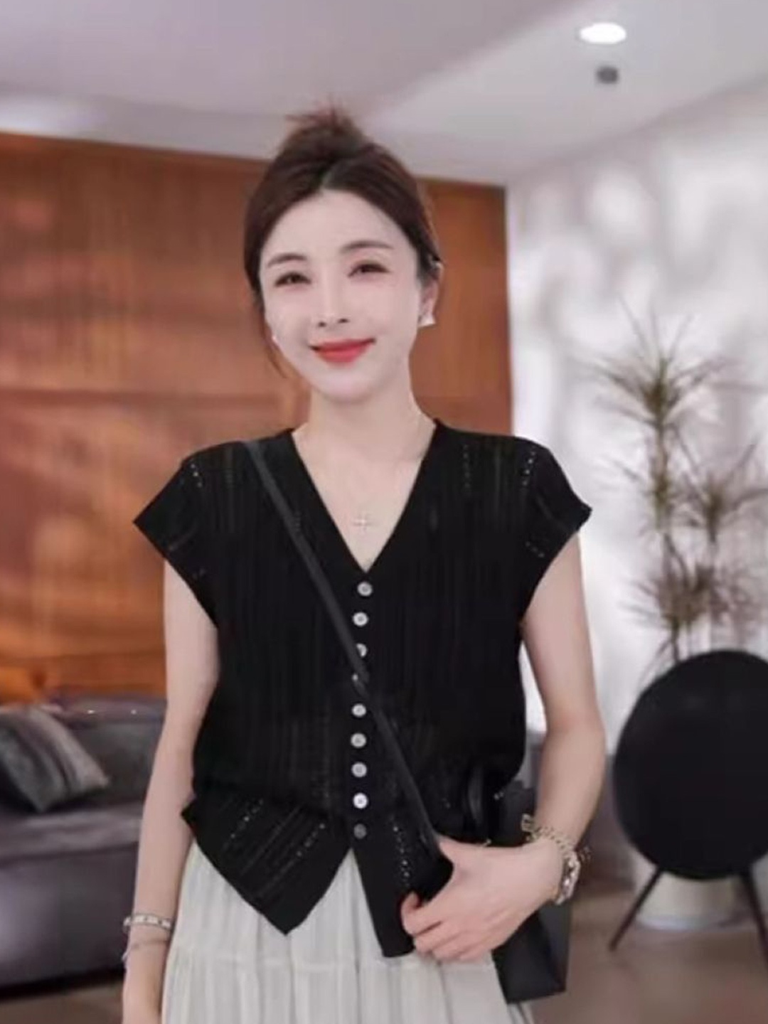 

KPOP Women Short Sleeves Regular Top, Black