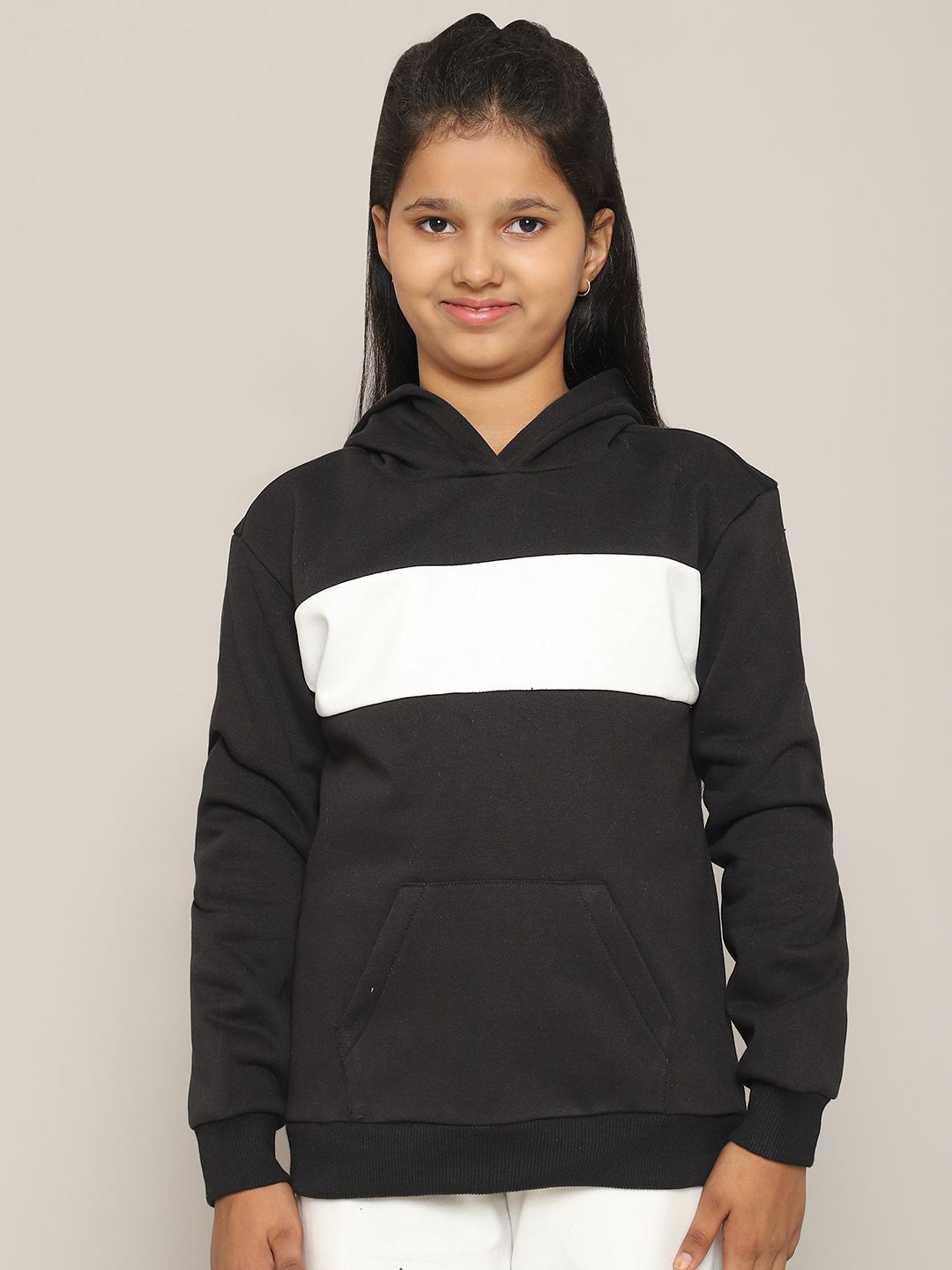 

Rute Girls Colourblocked Cotton Sweatshirt, Black