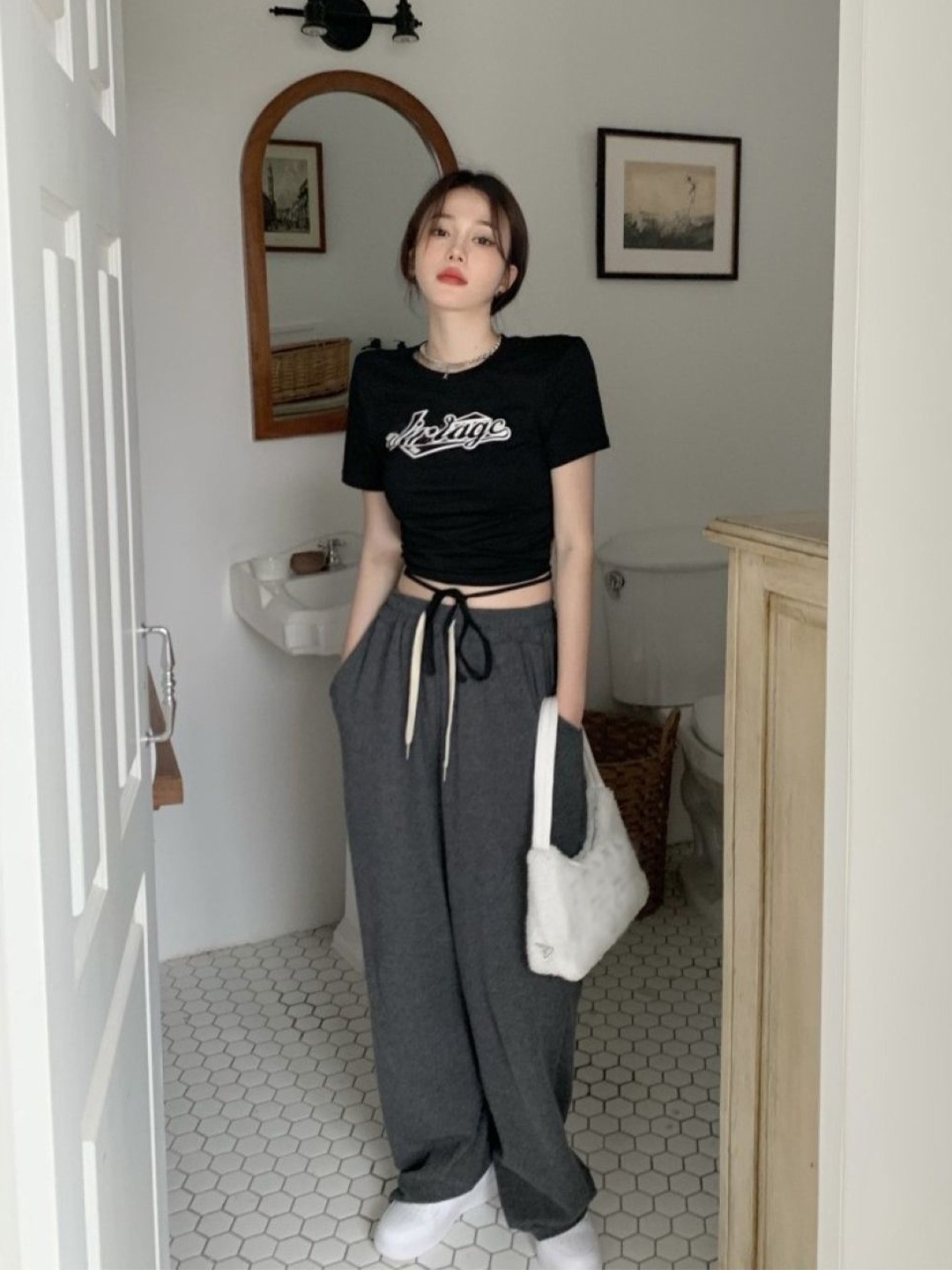 

KPOP Women Typography Printed Crop Top, Black