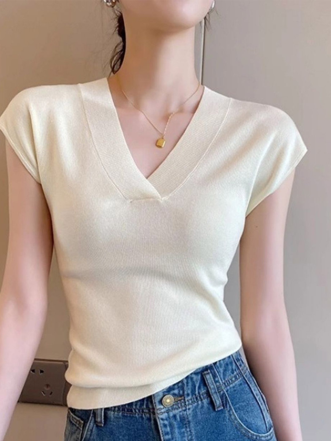 

HERE&NOW Women V-Neck Cap Sleeves Top, Cream