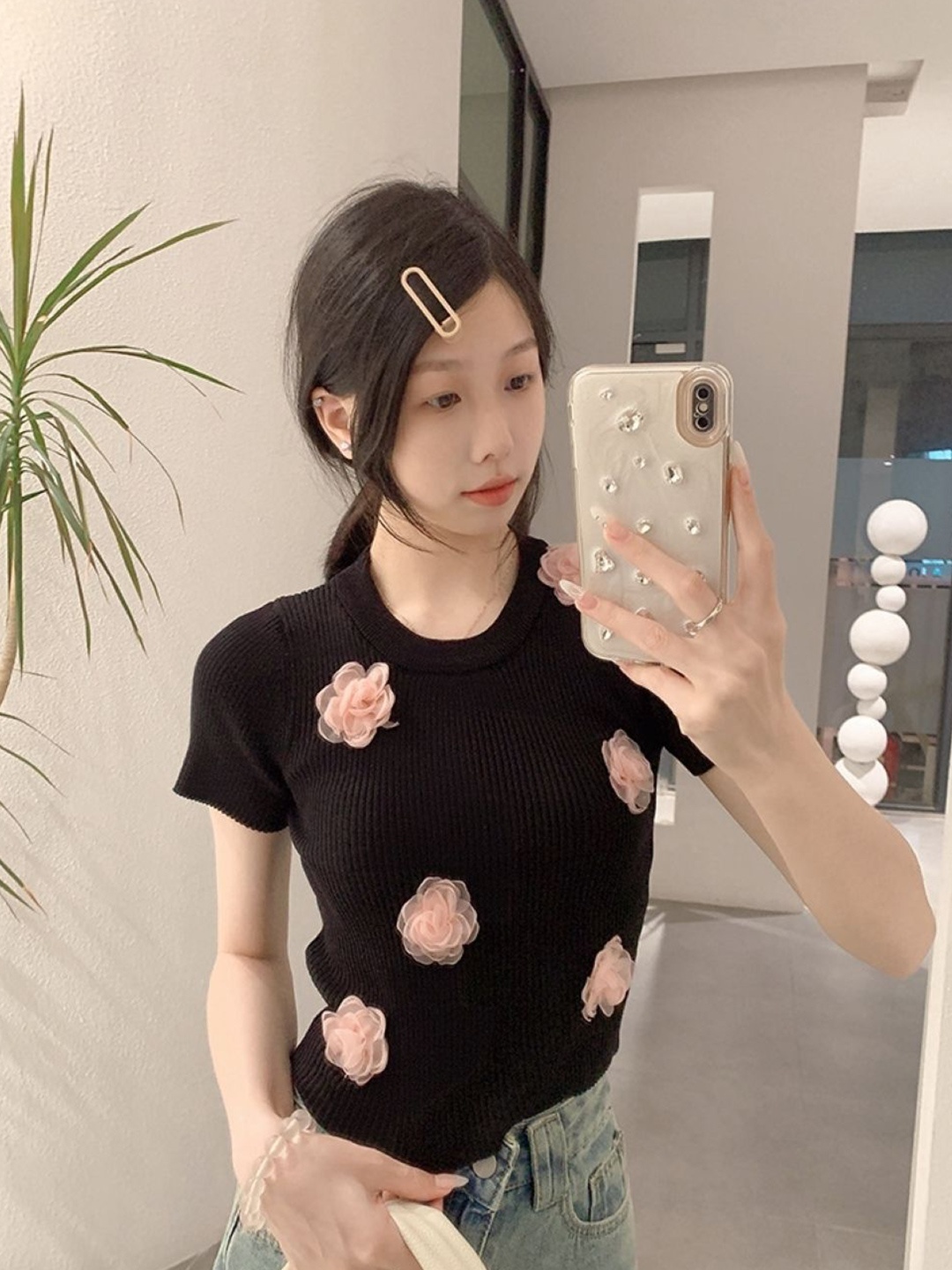 

KPOP Women Ribbed Top With Floral Applique, Black