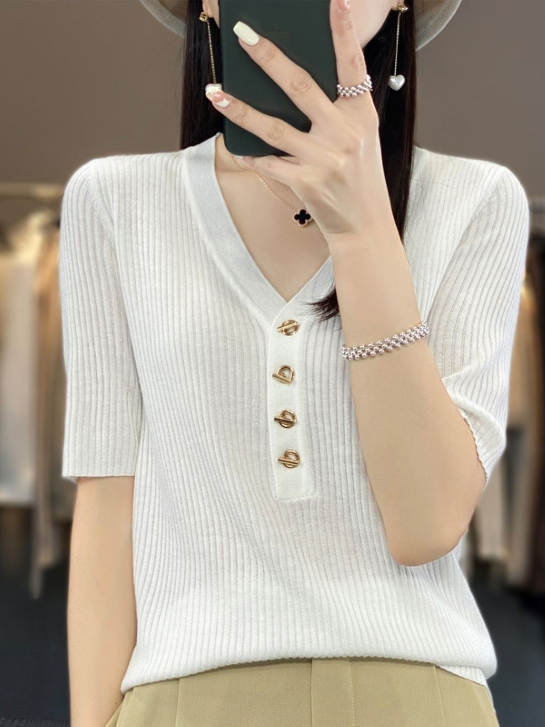 

KPOP Women V-Neck Top, White
