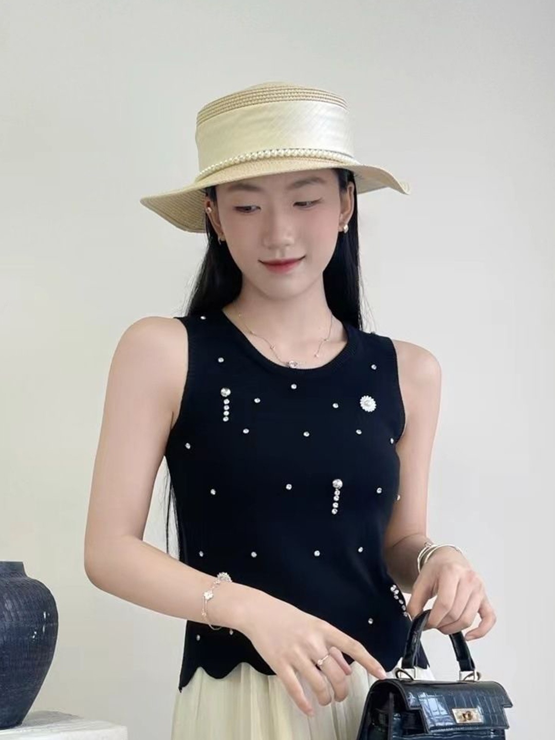 

KPOP Women Round Neck Top, Black