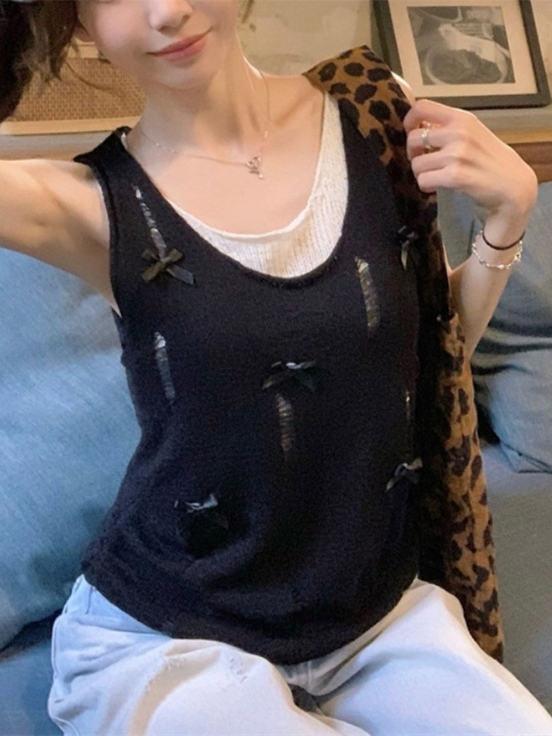 

KPOP Women Scoop Neck Sleeveless Top, Black