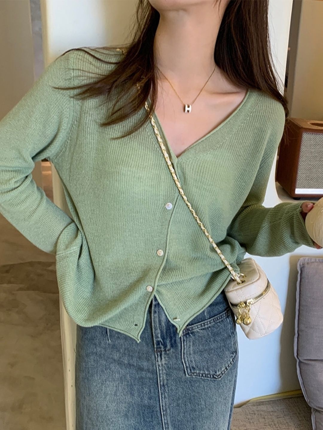 

HERE&NOW Women V-Neck Extended Sleeves Top, Green