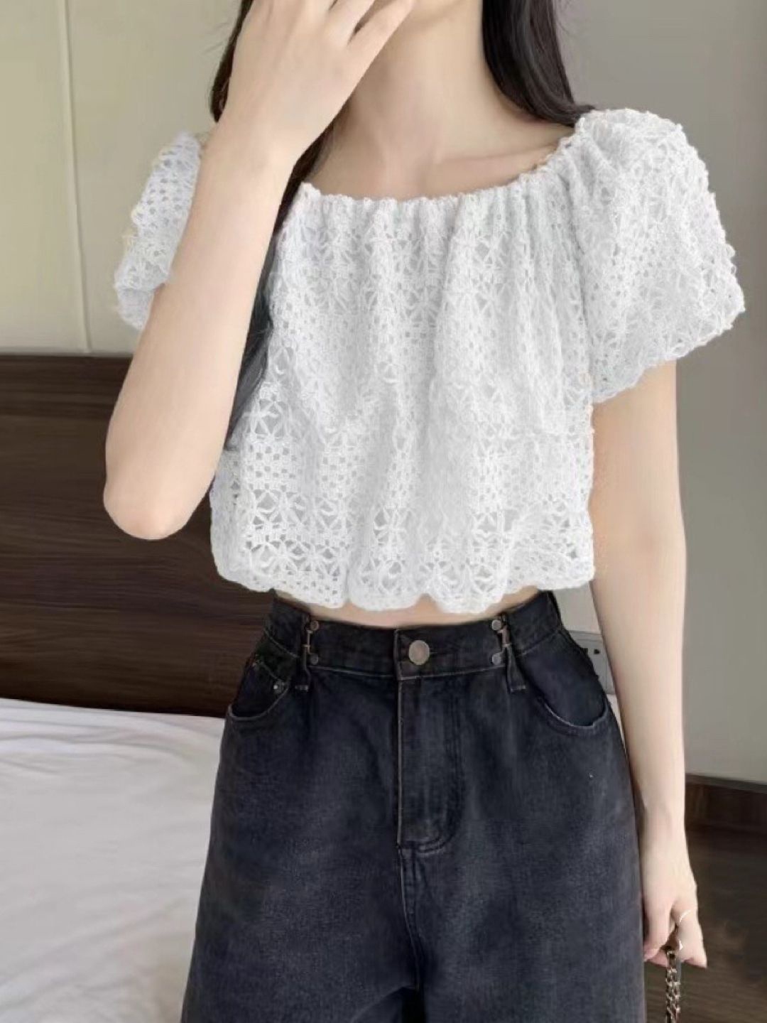 

KPOP Self Design Round Neck Short Sleeves Crop Top, White