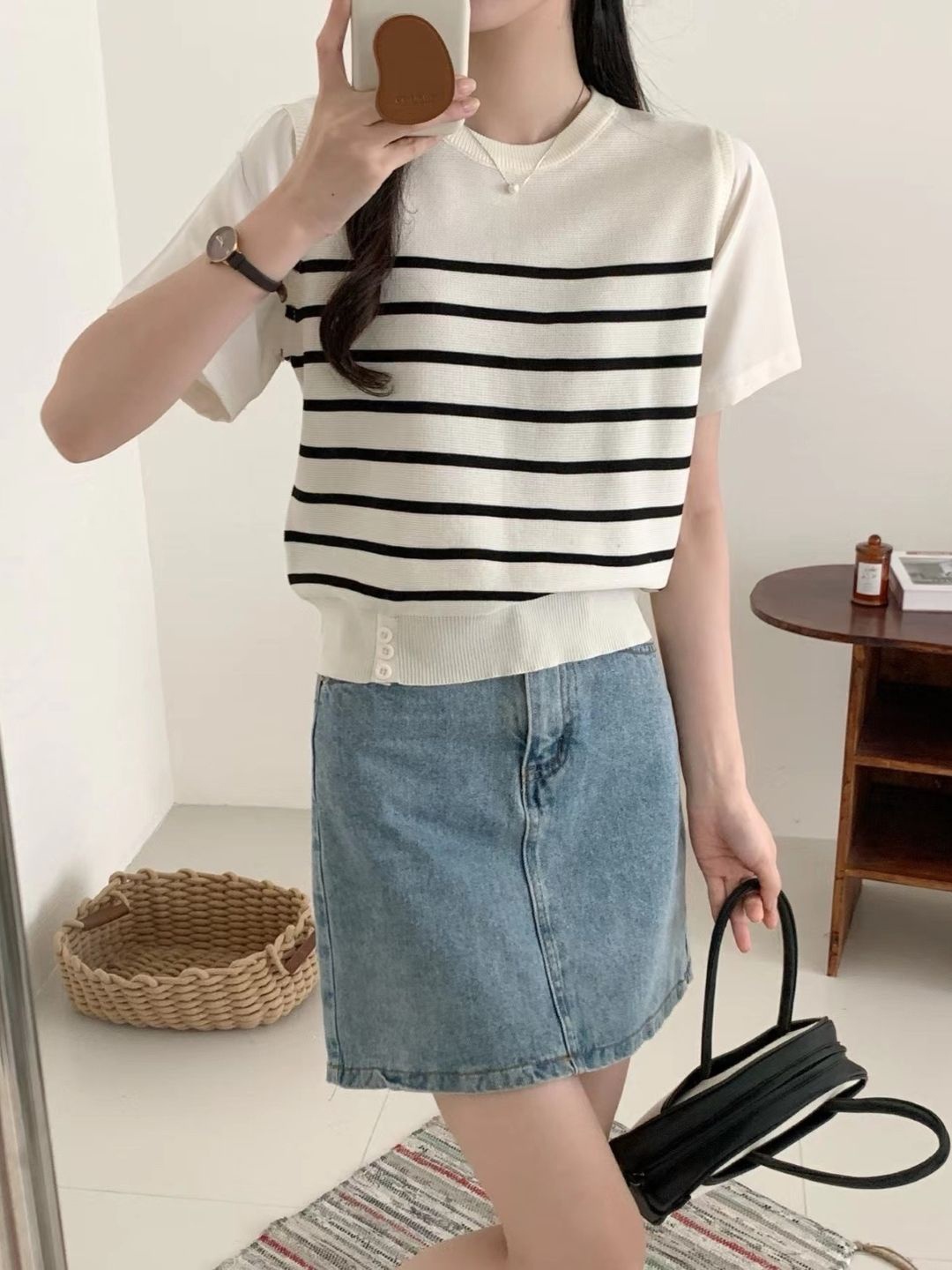 

KPOP Women Round Neck Short Sleeves Horizontal Stripes Top, White