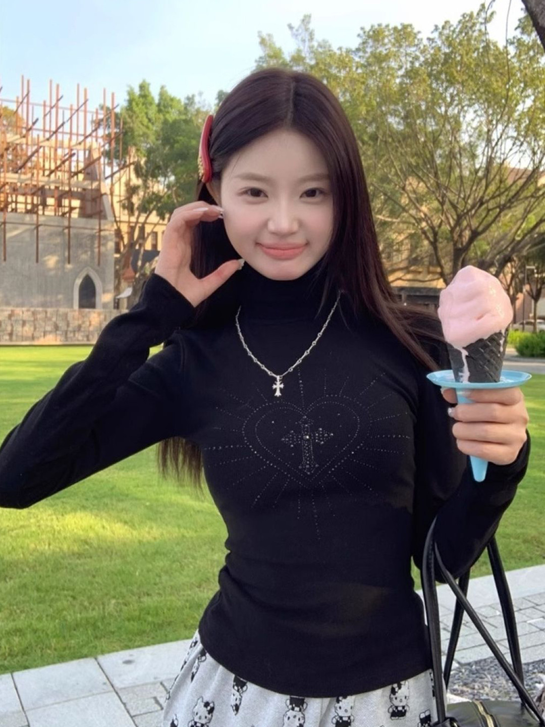 

KPOP Women Printed High Neck Extended Sleeves Top, Black