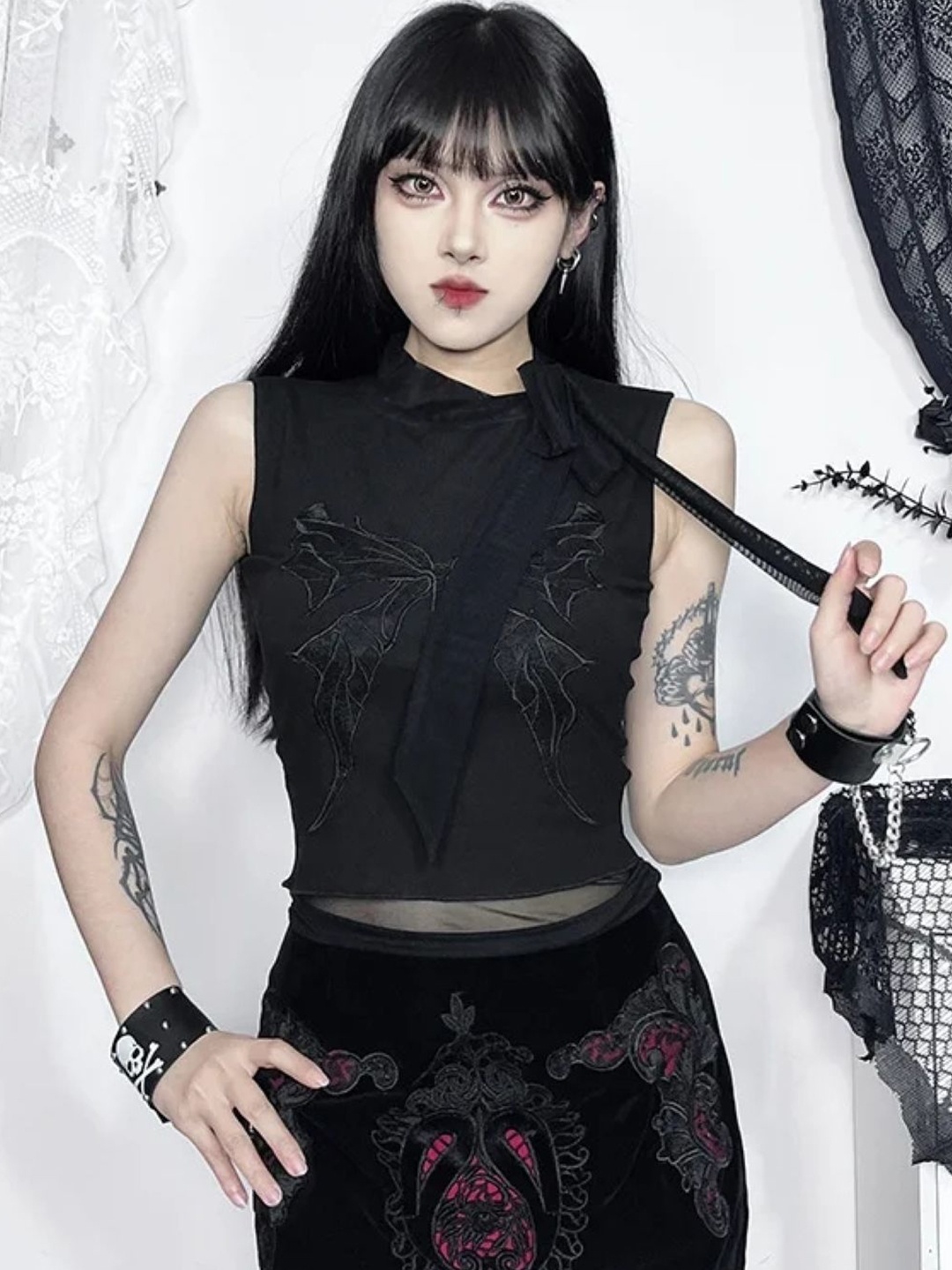 

KPOP Women Round Neck Sleeveless Top, Black