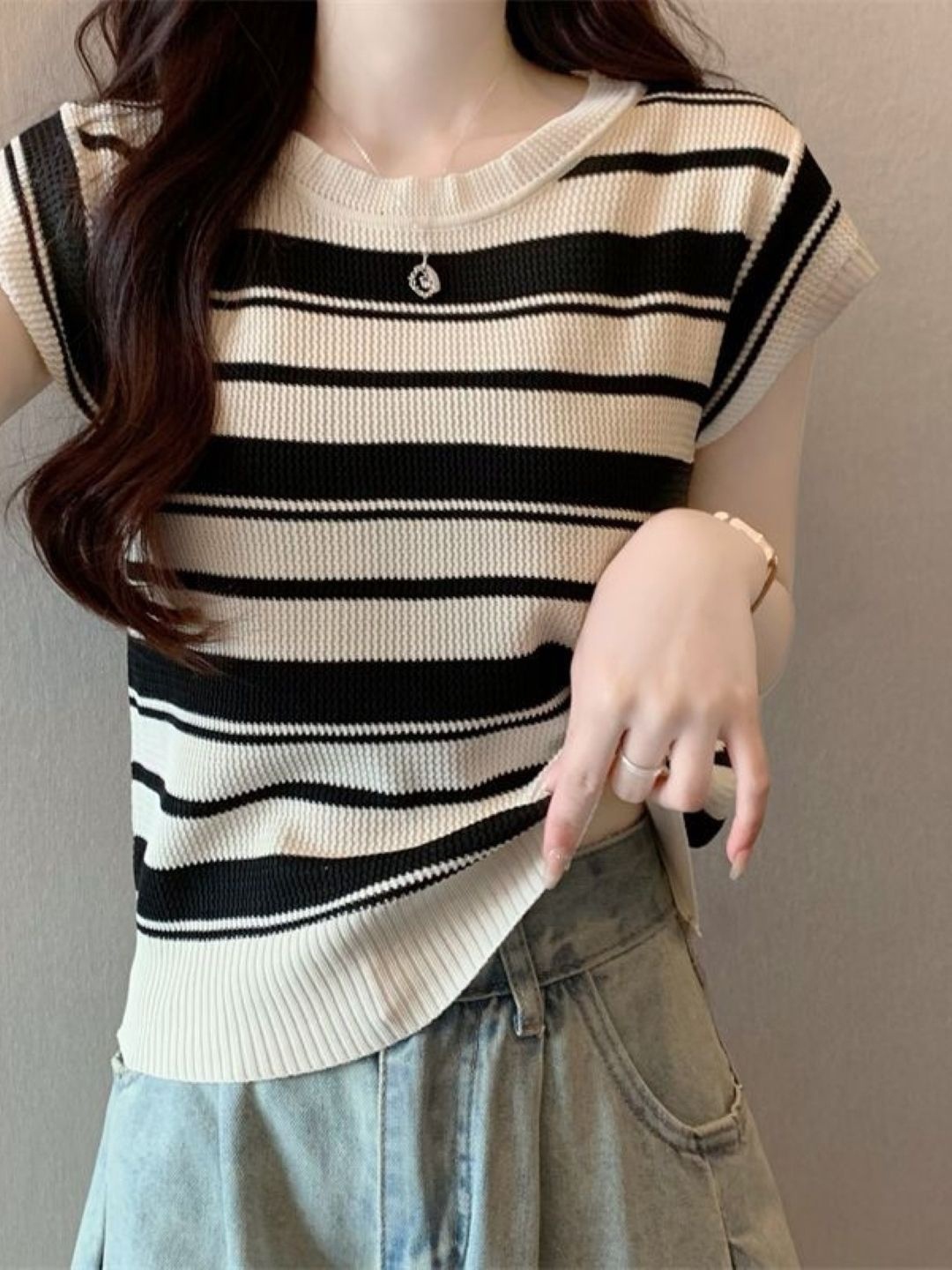 

KPOP Women Striped Round Neck Top, Cream