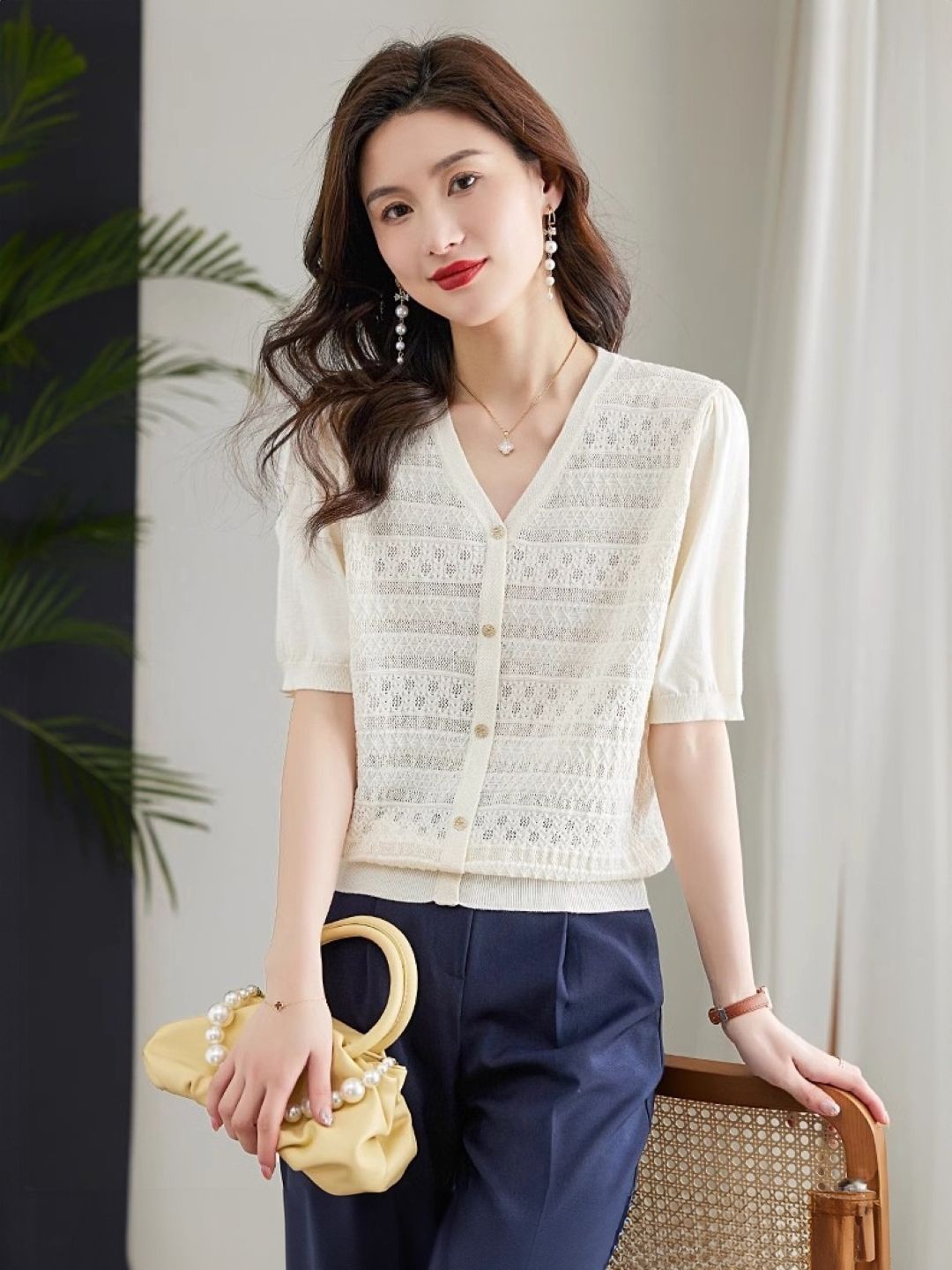 

KPOP Women V-Neck Short Sleeves Top, White