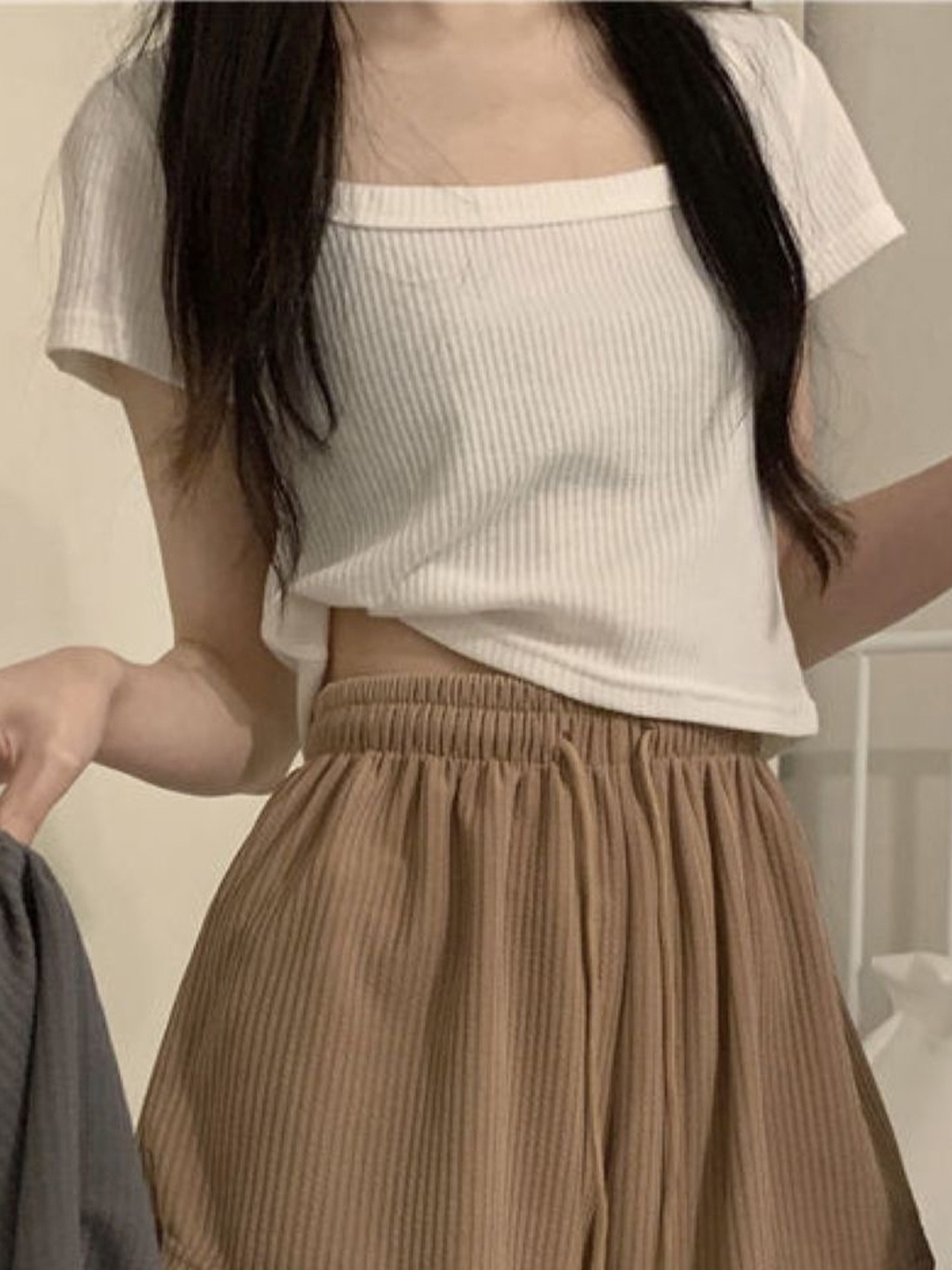 

HERE&NOW Women Scoop Neck Short Sleeves Crop Top, Brown