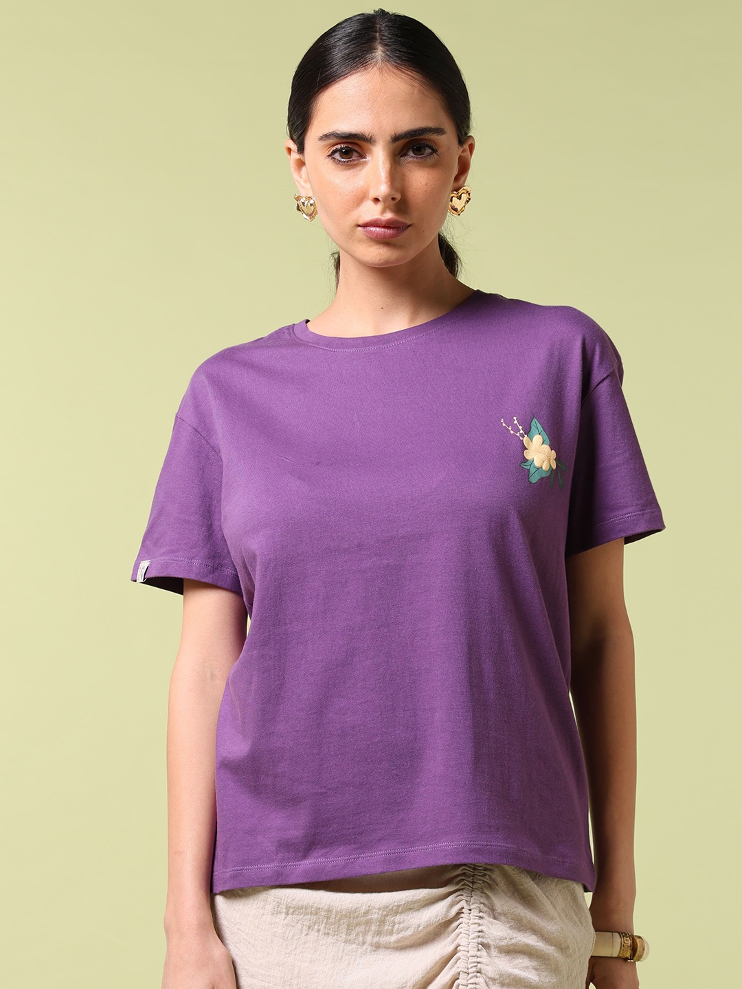 

Saaki Women Extended Sleeves Pockets T-shirt, Purple