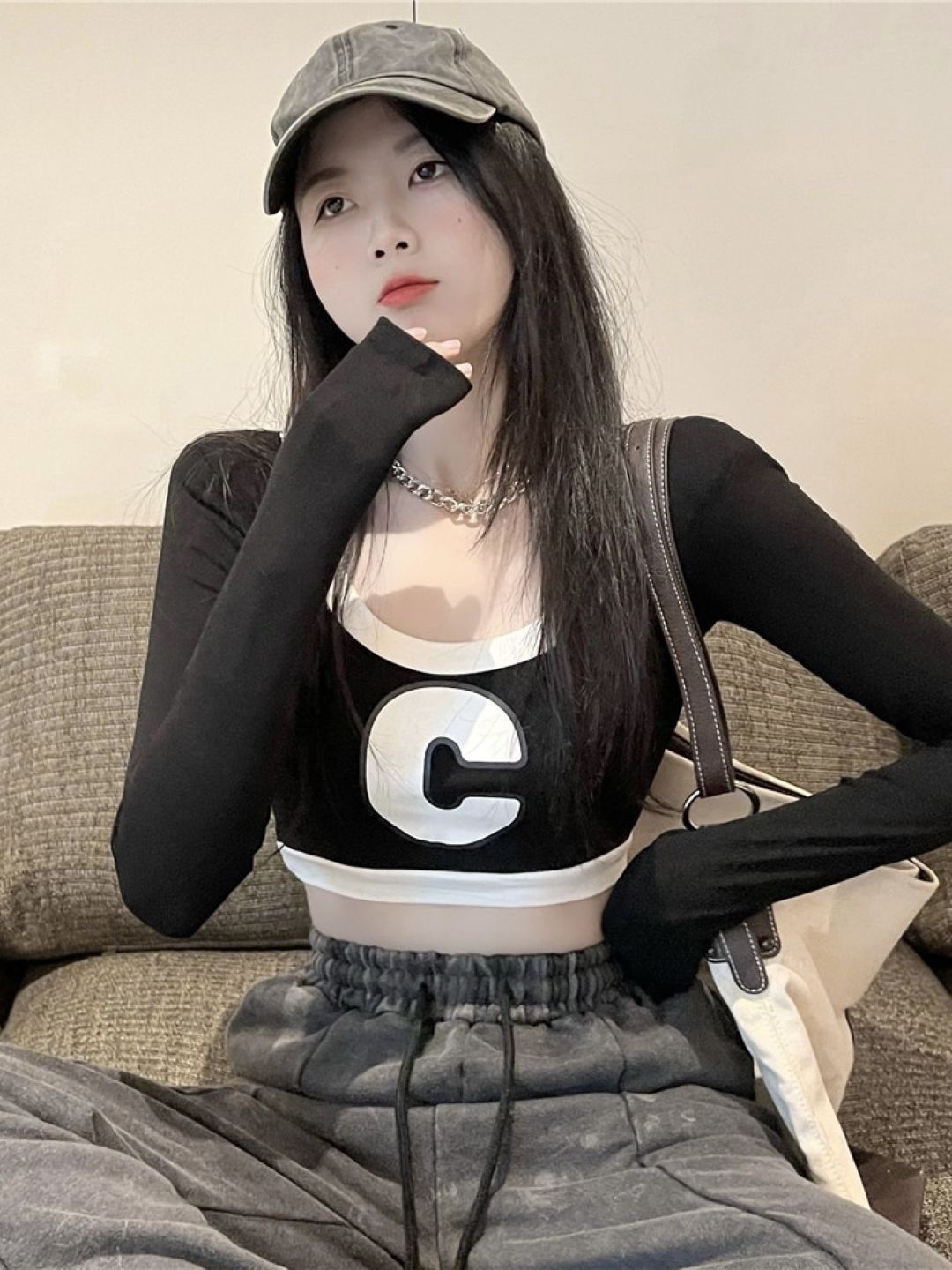 

HERE&NOW Women Printed Scoop Neck Extended Sleeves Crop Top, Black