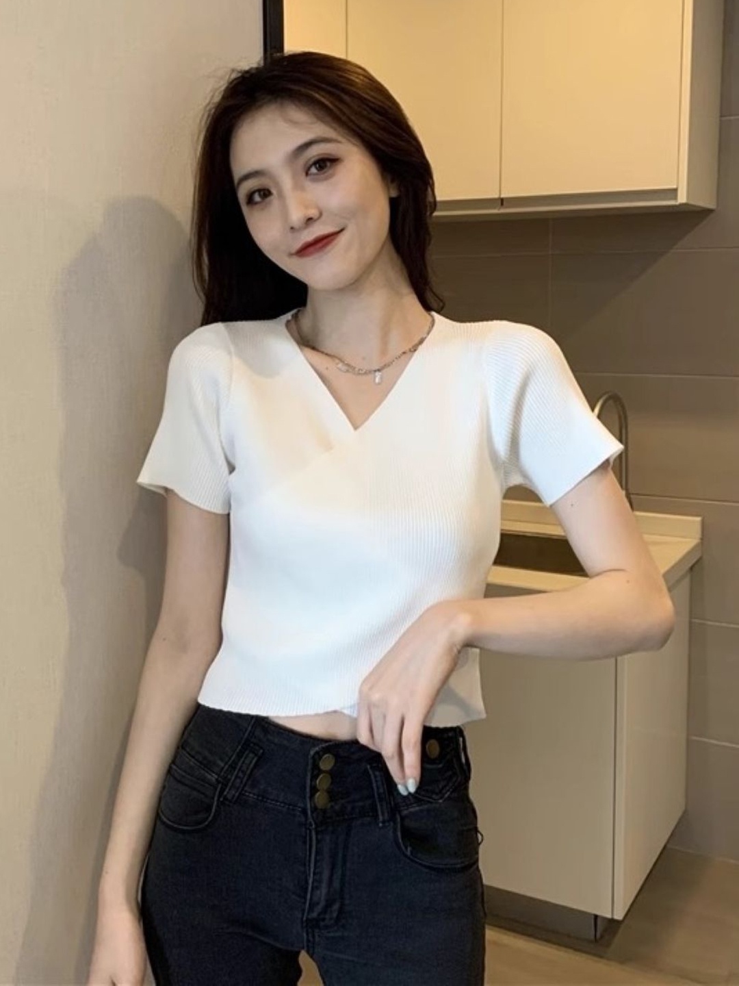 

HERE&NOW Women V - Neck Crop Top, White