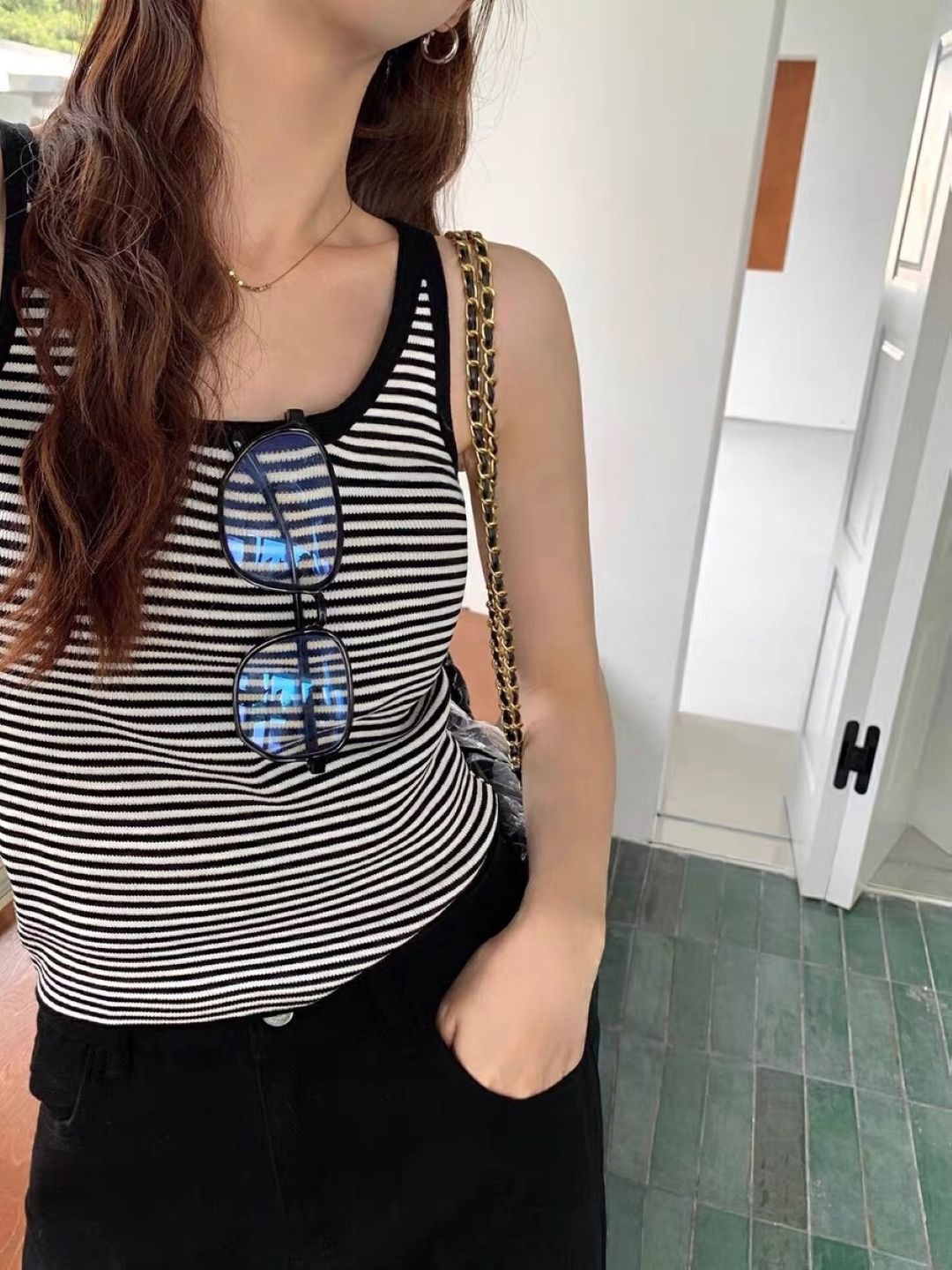 

KPOP Women Striped Round Neck Sleeveless Top, Black