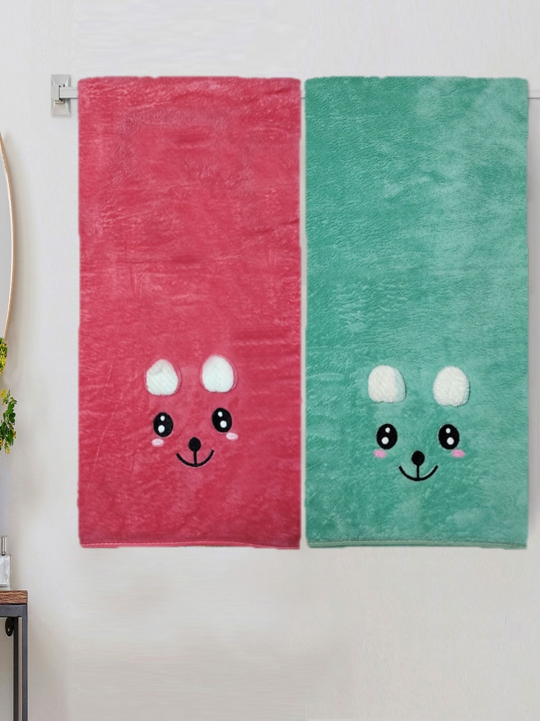 

ANA Red & Green 2 Pieces Bunny Face Printed 300 GSM Bath Towels