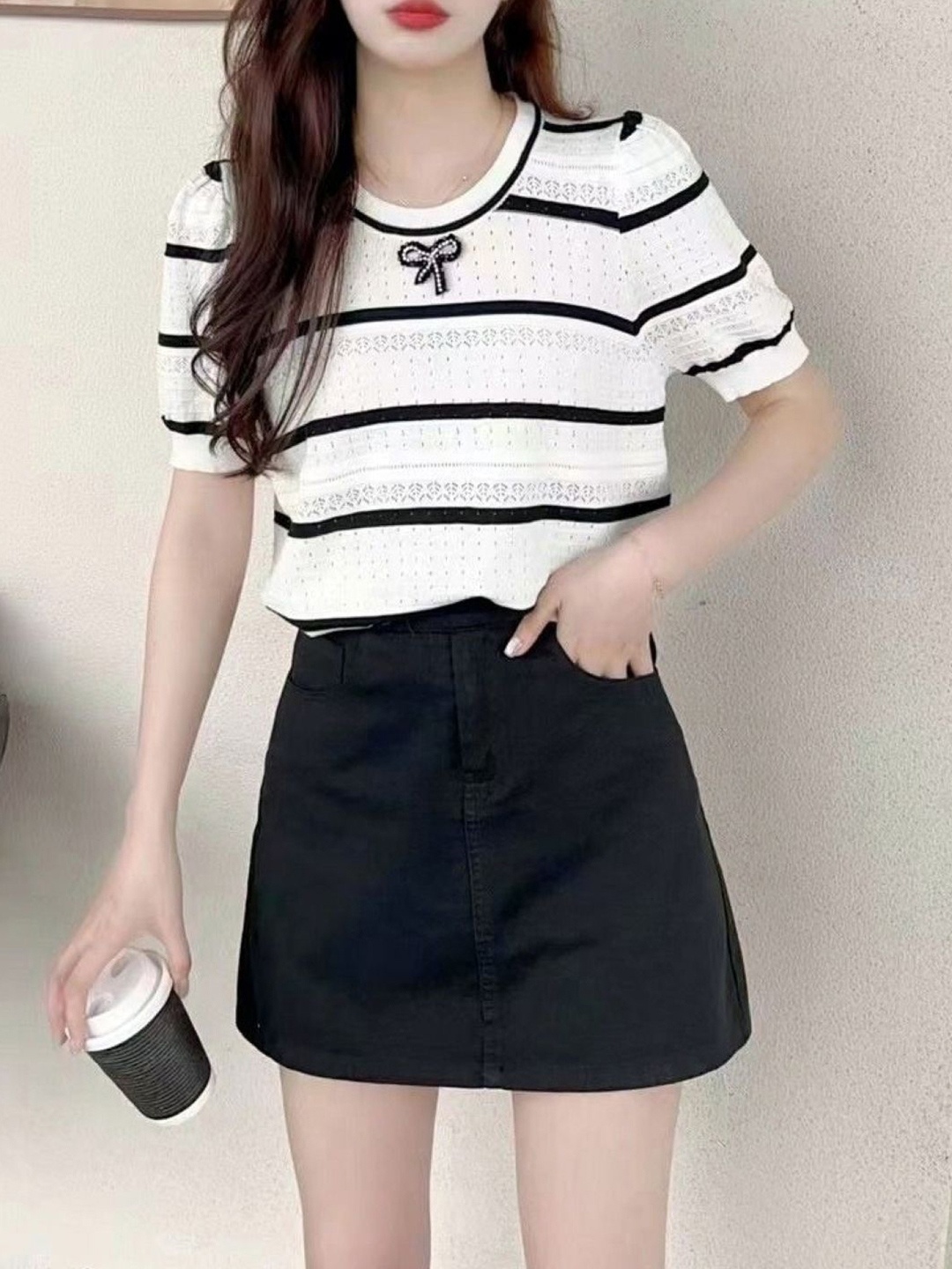 

KPOP Women Striped Round Neck Short Sleeves Top, White