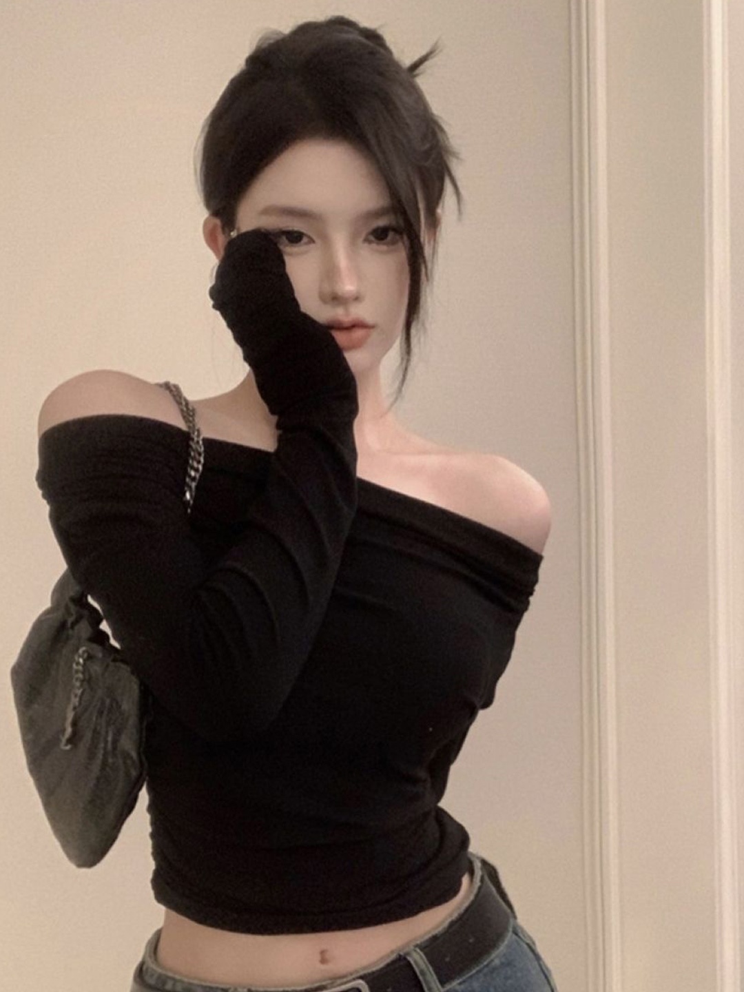 

HERE&NOW Women Solid Off-Shoulder Extended Sleeves Fitted Crop Top, Black
