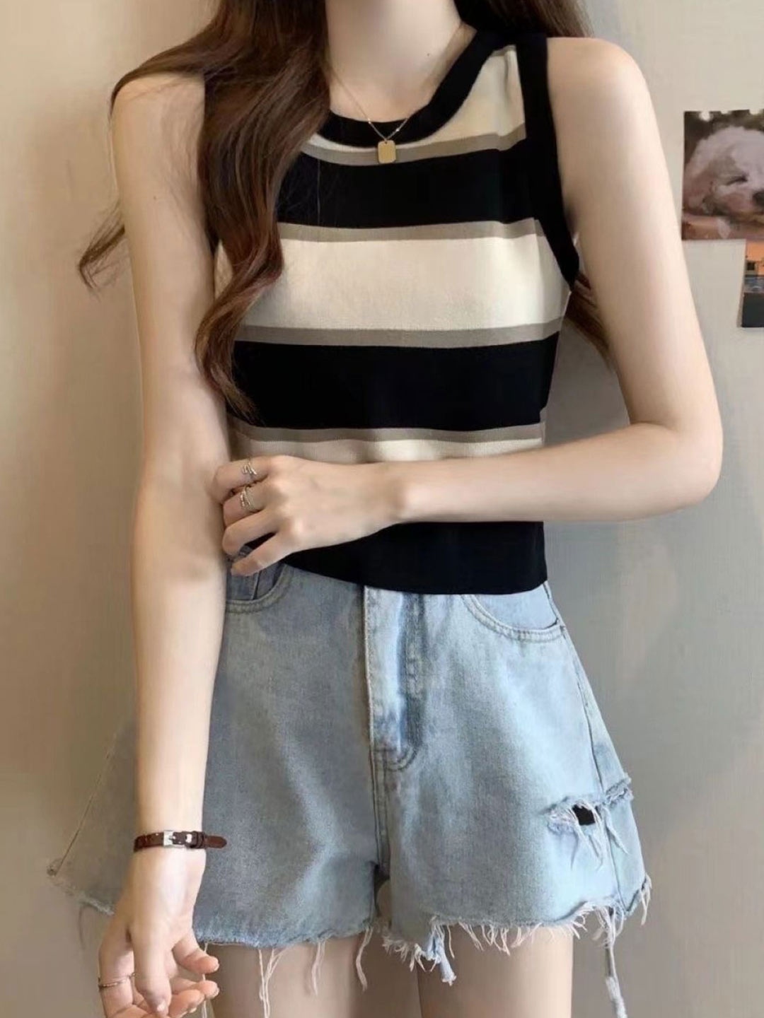 

KPOP Women Round Neck Sleeveless Horizontal Striped Top, Black