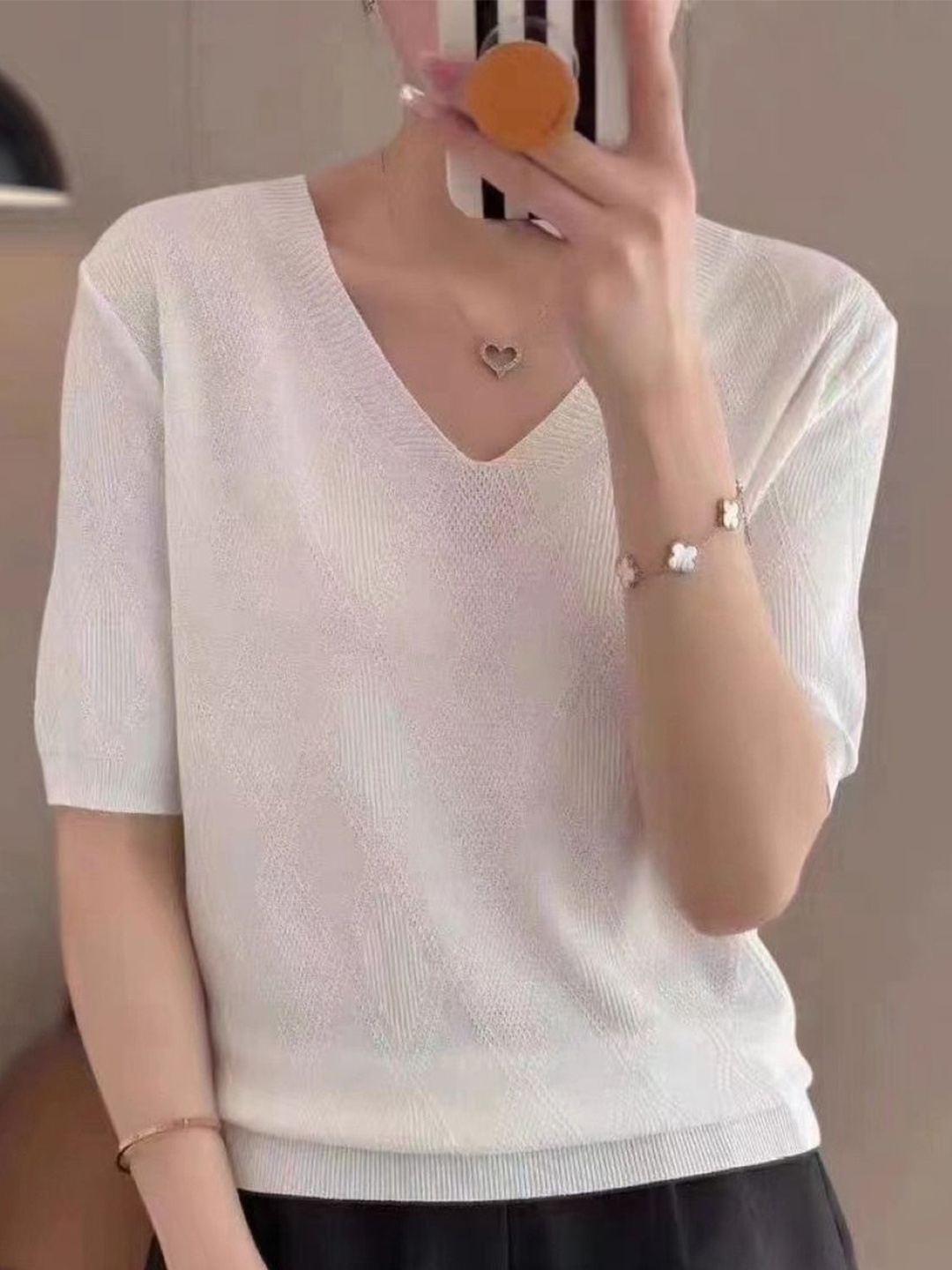 

KPOP Women V-Neck Top, White