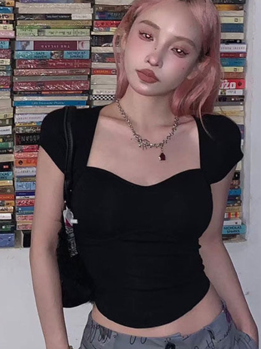 

KPOP Women Sweetheart Neck Crop Top, Black