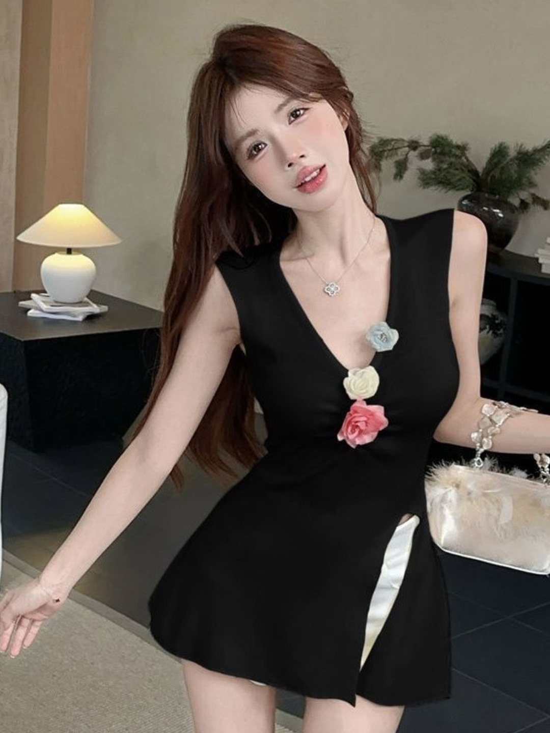 

KPOP Women V-Neck Sleeveless Longline Top, Black