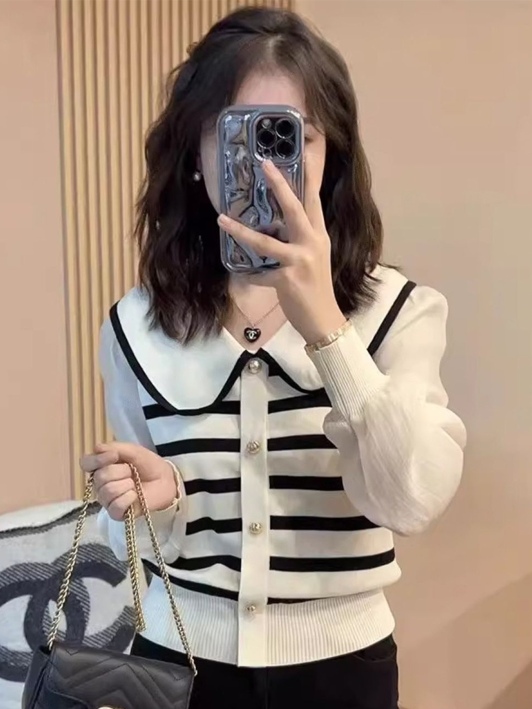 

KPOP Women Striped V-Neck Top, White