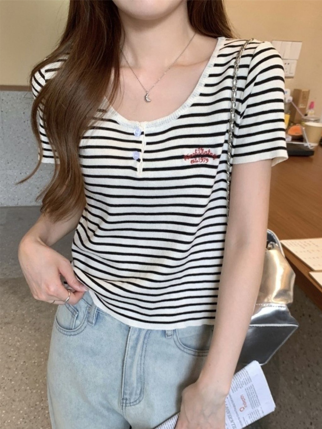 

KPOP Women Striped Top, White