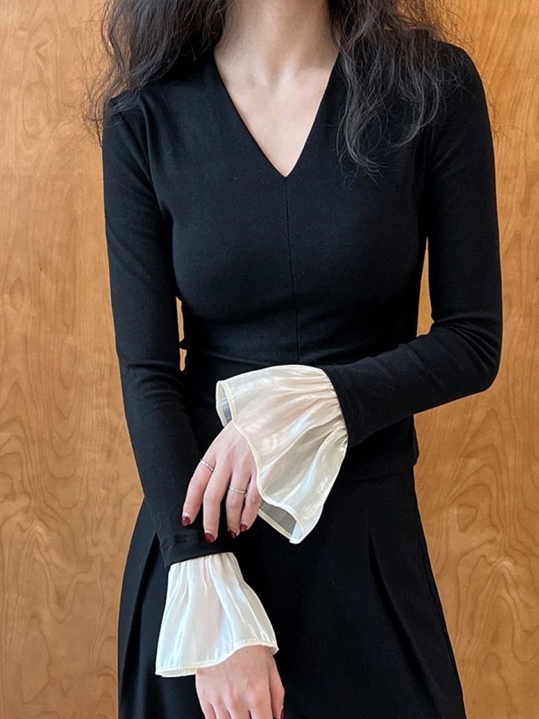 

HERE&NOW Women V-Neck Long Bell Sleeve Top, Black