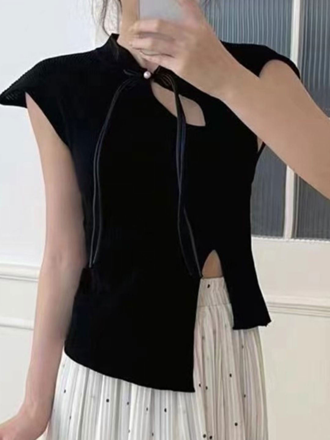 

KPOP Women Keyhole Neck Top, Black