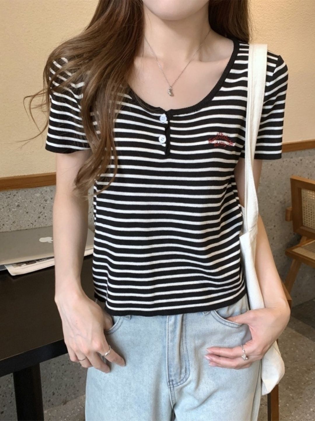 

KPOP Women Horizontal Striped Scoop Neck Short Sleeves Top, Black