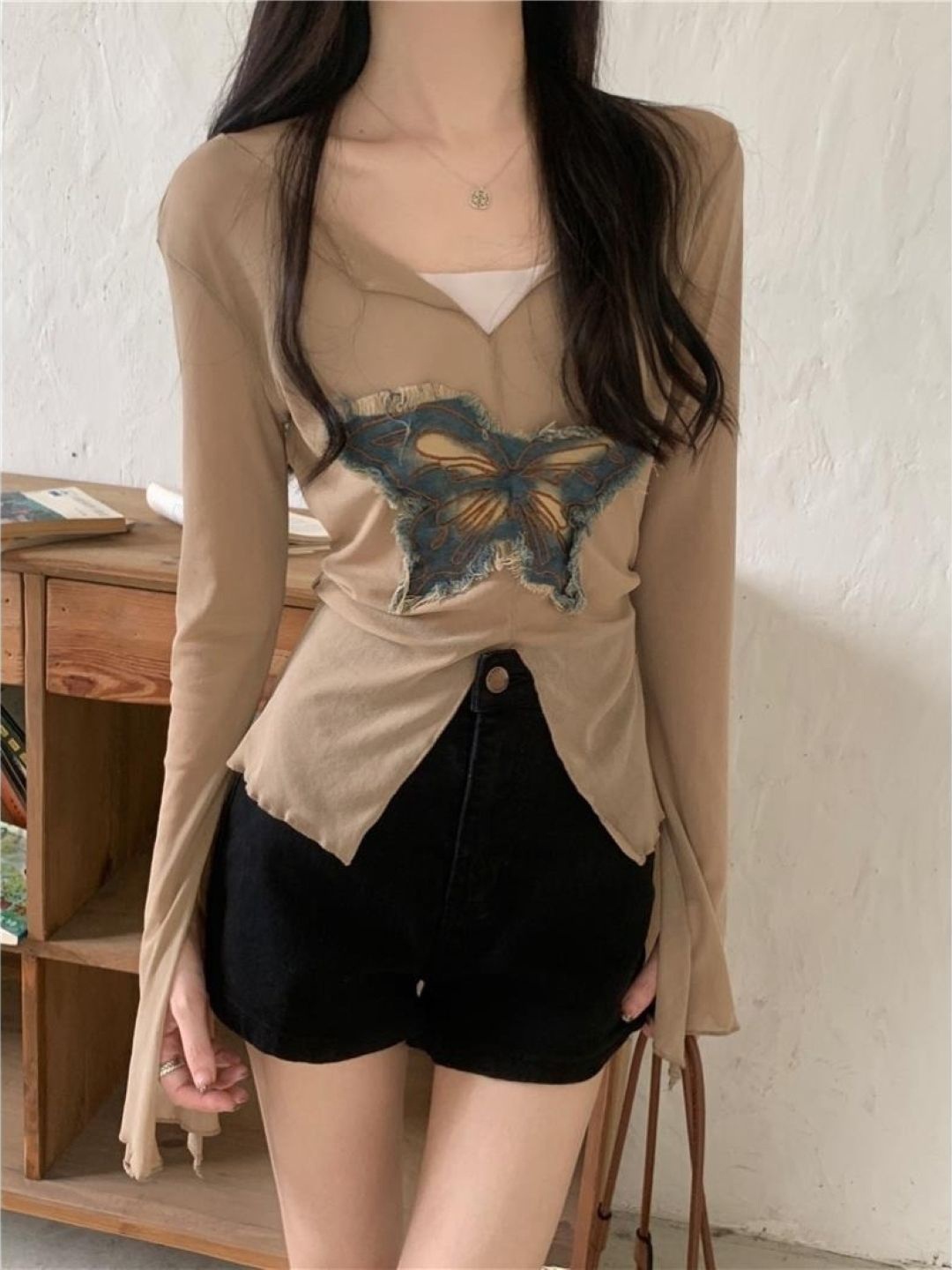 

KPOP Women Printed V-Neck Bell Sleeve Top, Brown