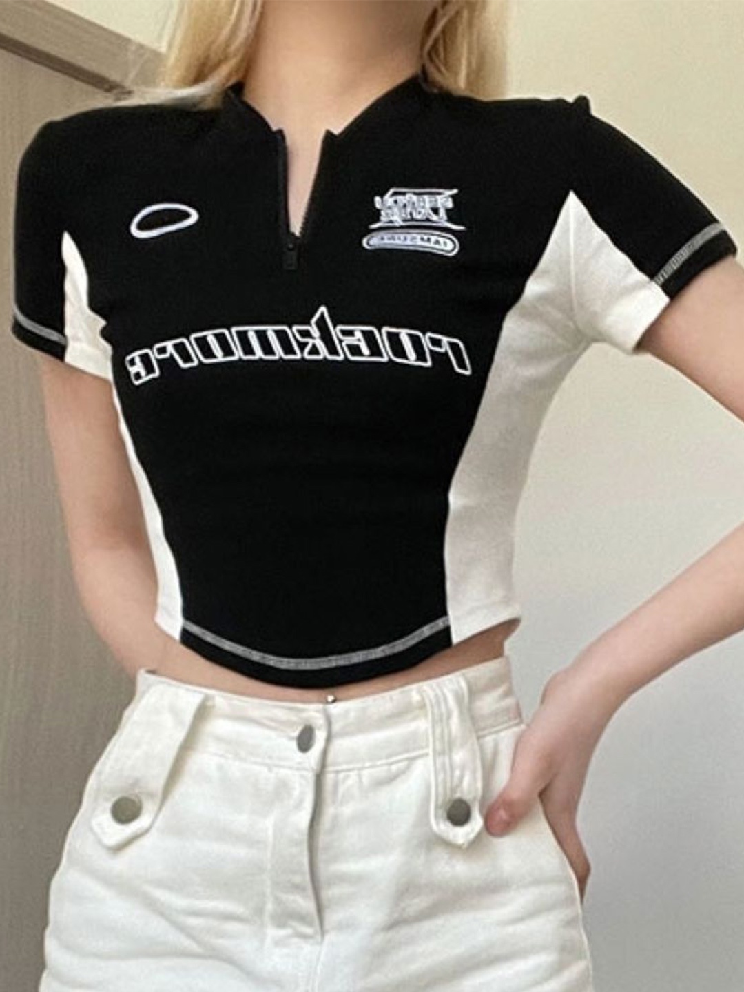 

KPOP Typography Printed Crop Top, Black