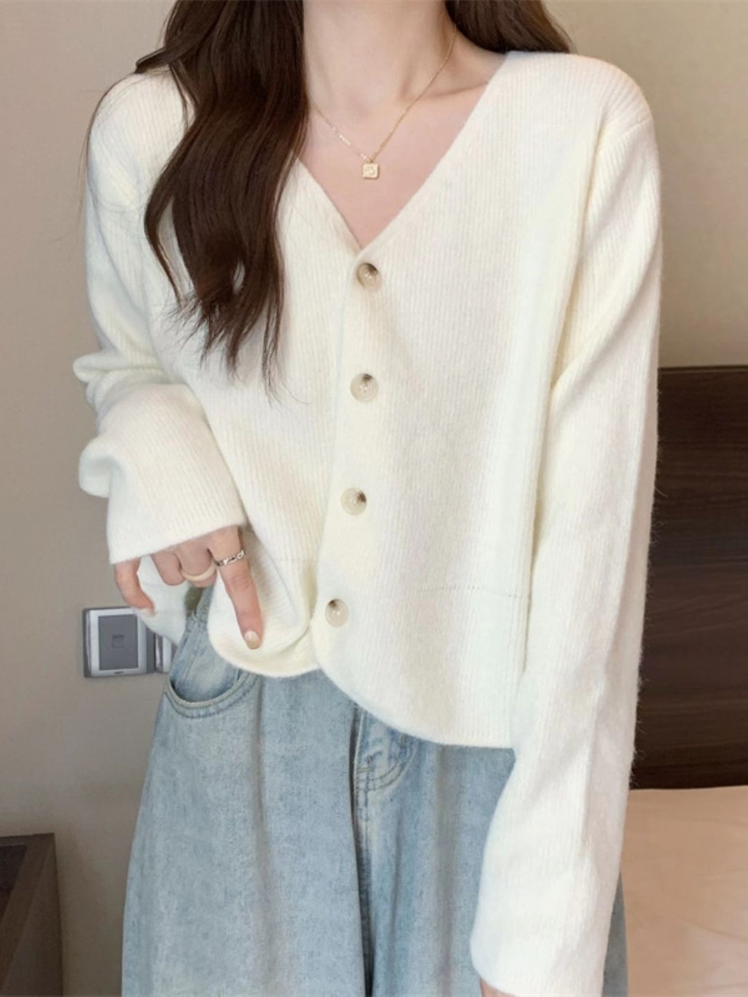 

HERE&NOW Women V-neck Extended Sleeves Top, White
