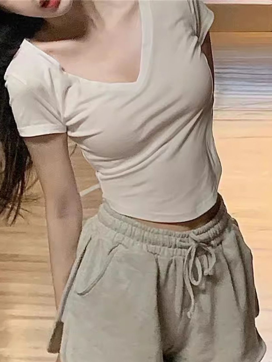 

HERE&NOW Womens Polyester V-Neck Short Sleeves Casual Crop Top, Khaki