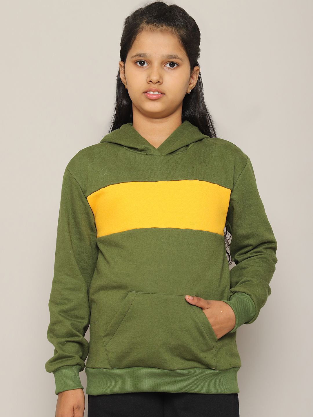 

Rute Girls Colourblocked Hooded Sweatshirt, Olive